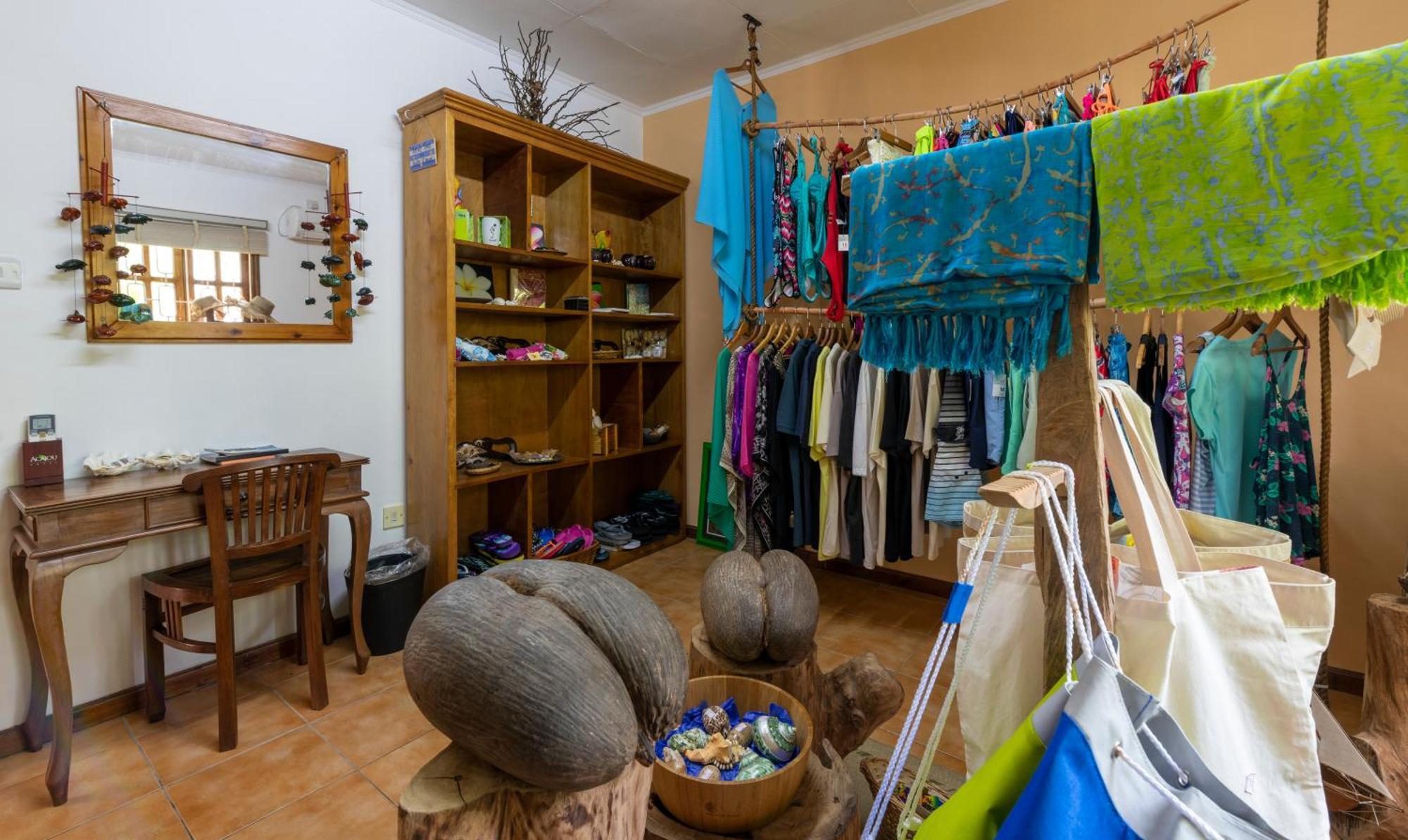 Acajou Beach Resort Anse Volbert Village Екстериор снимка