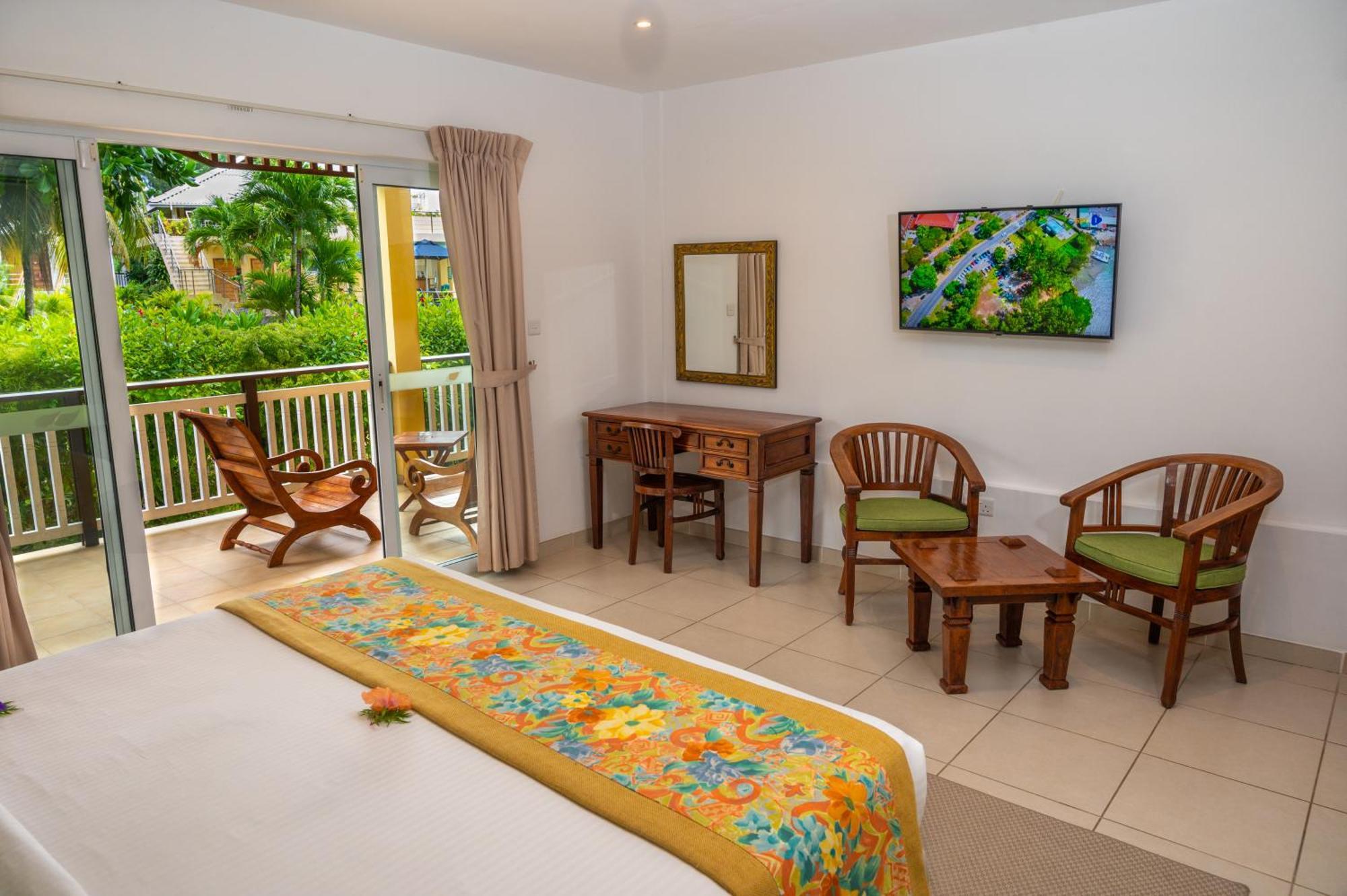 Acajou Beach Resort Anse Volbert Village Екстериор снимка