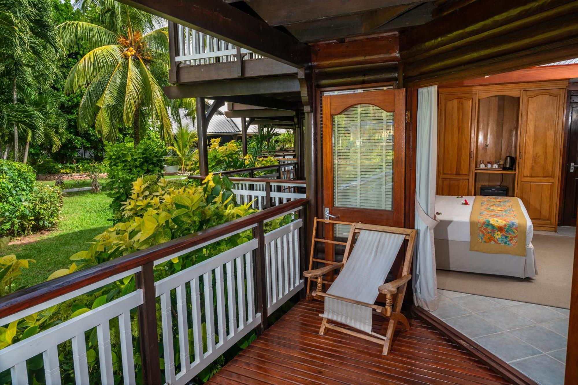 Acajou Beach Resort Anse Volbert Village Екстериор снимка