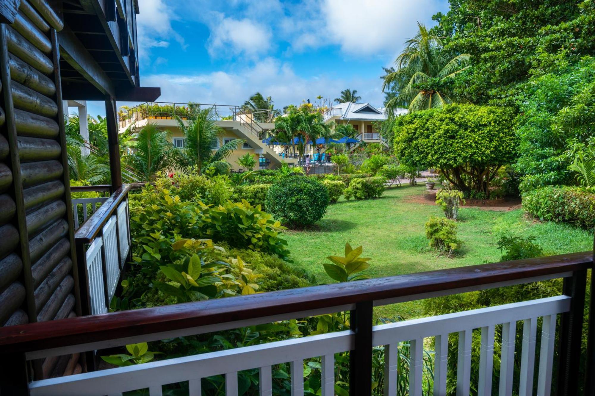 Acajou Beach Resort Anse Volbert Village Екстериор снимка