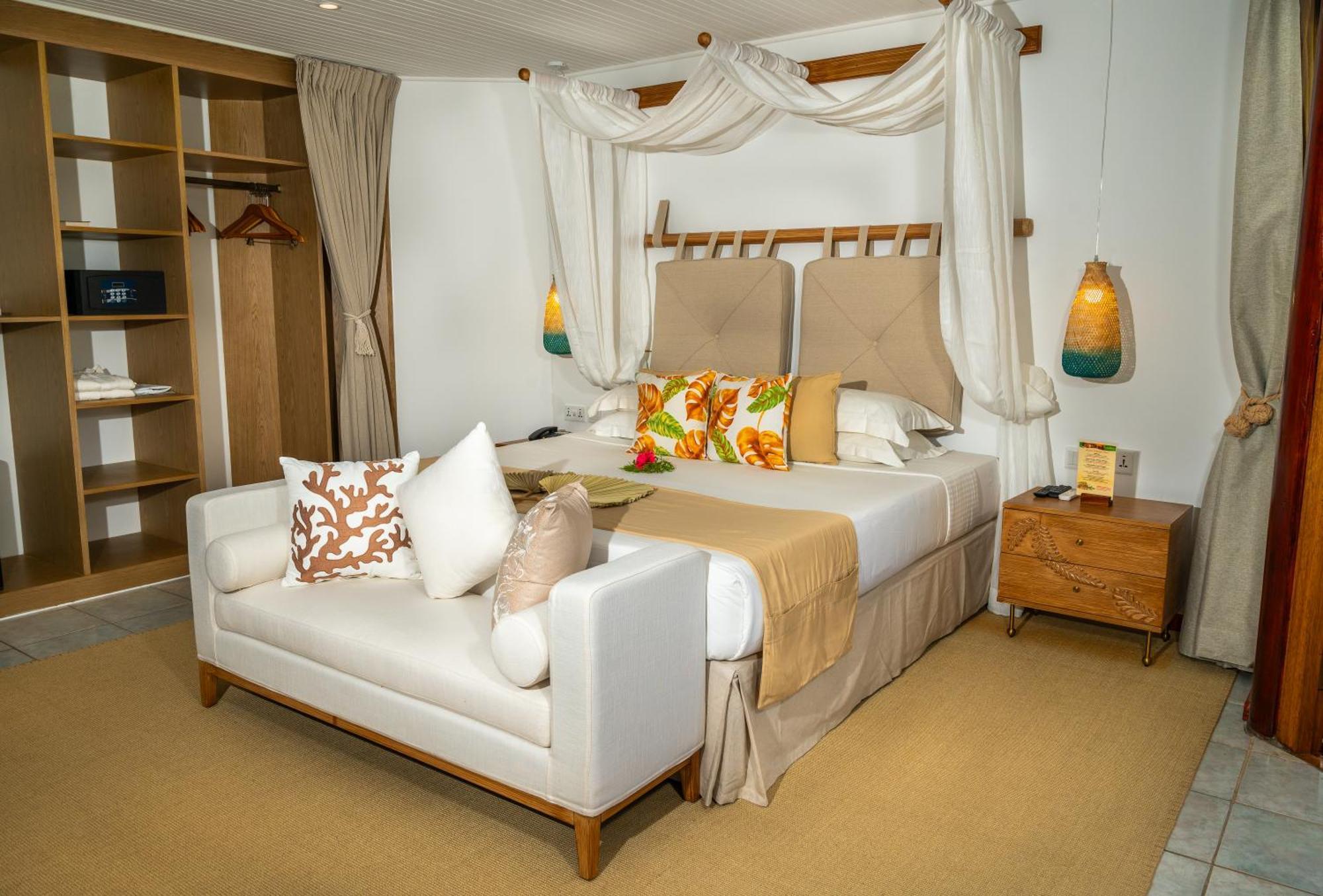 Acajou Beach Resort Anse Volbert Village Екстериор снимка