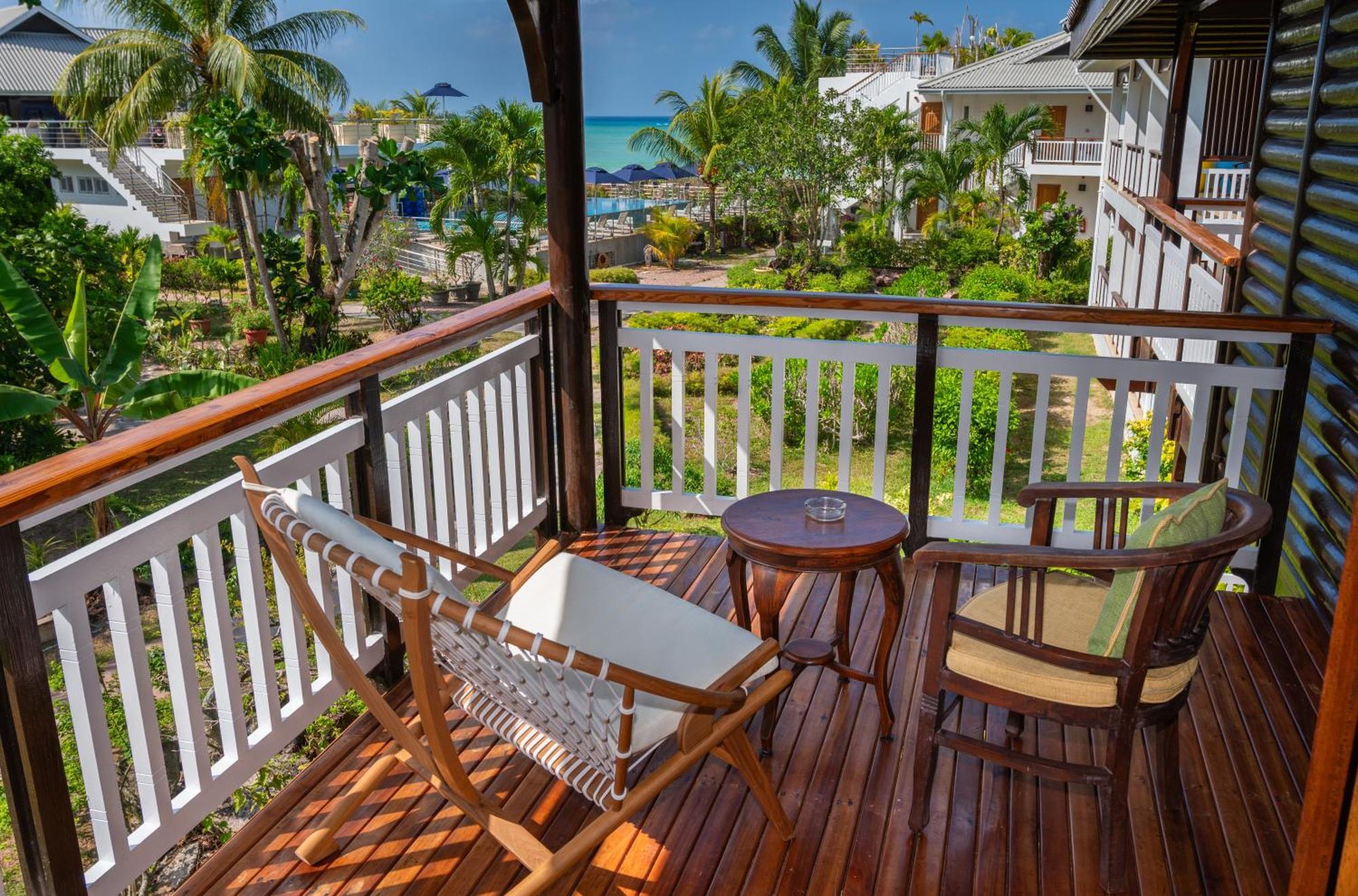 Acajou Beach Resort Anse Volbert Village Екстериор снимка